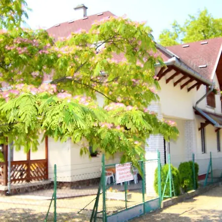 Zsuzsanna Apartmanhaz Balatonboglár