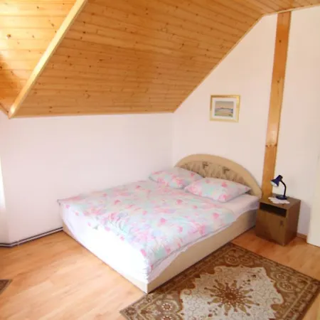 Zsuzsanna Apartmanhaz * Balatonboglár