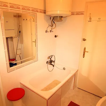 Zsuzsanna Apartmanhaz شقة