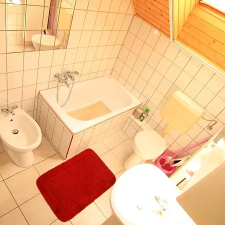 Zsuzsanna Apartmanhaz Balatonboglár