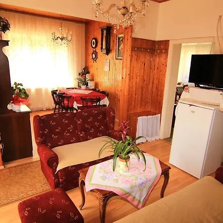 شقة Zsuzsanna Apartmanhaz *